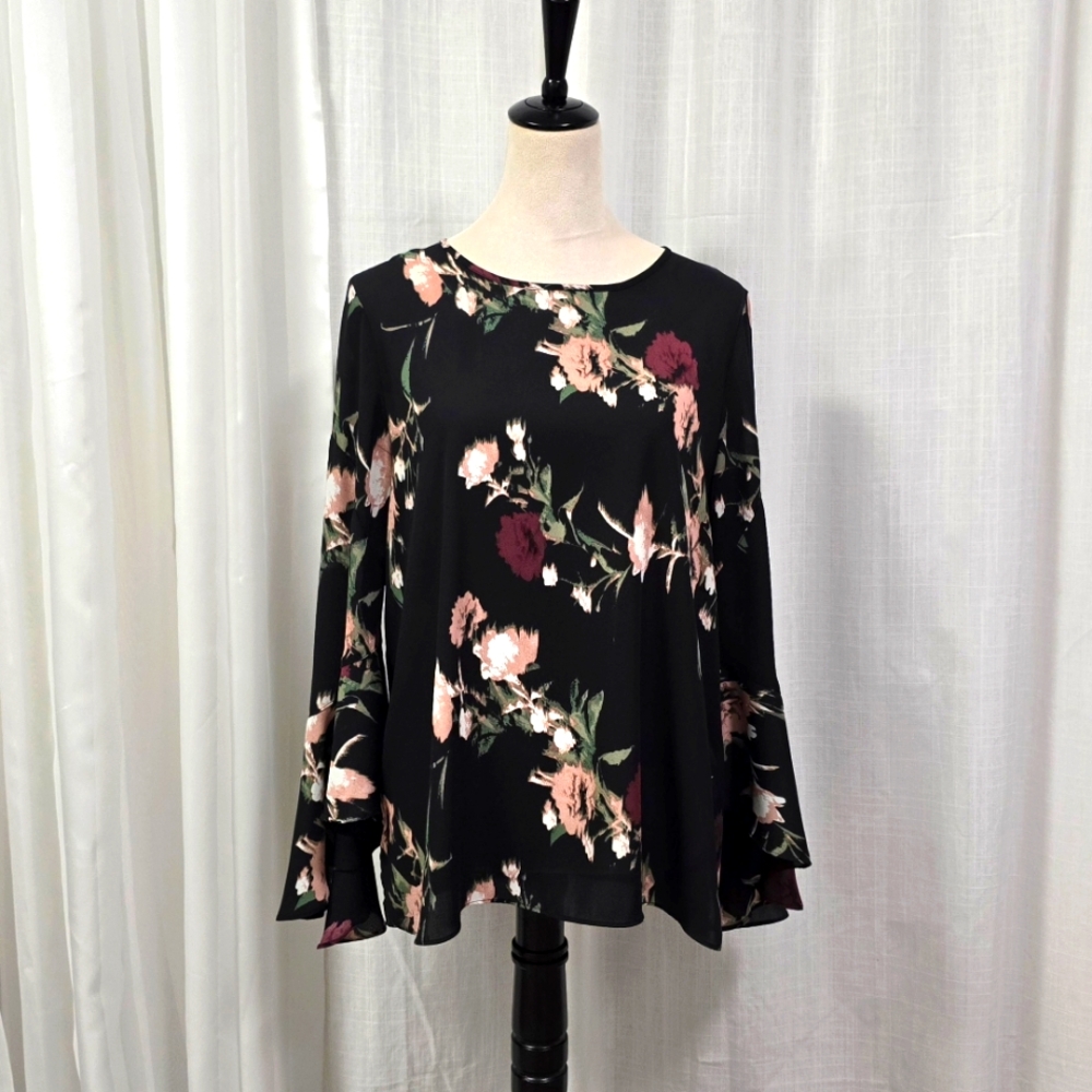 2/$30 Vince Camuto Black Contrasting Floral Blouse Womens Size M Bell Sleeves
